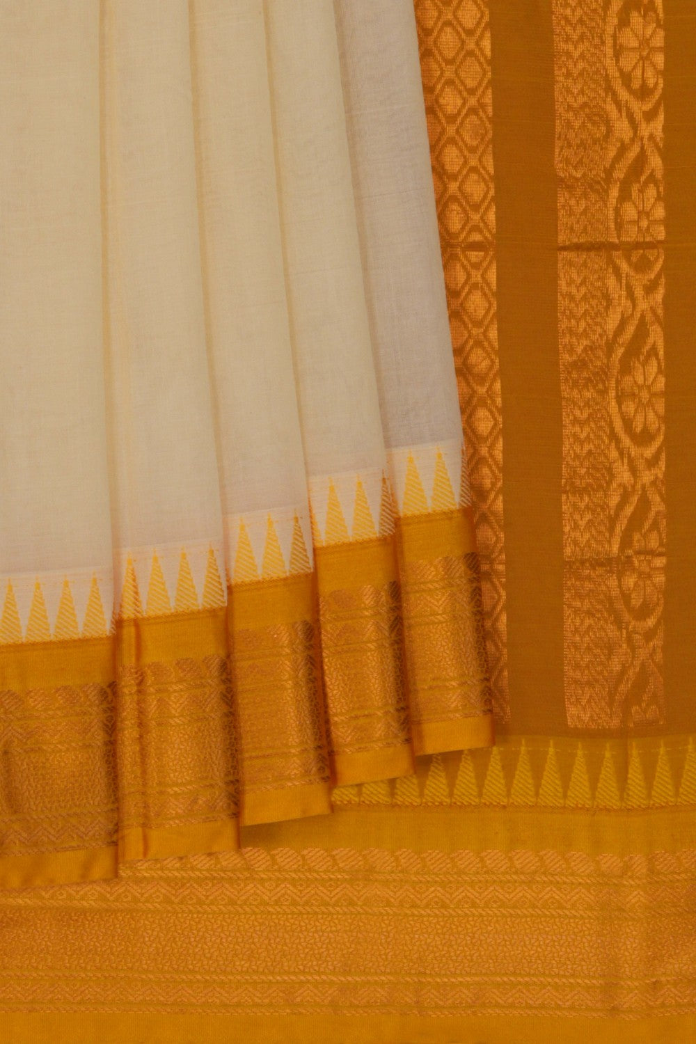 Image of Gadwal Cotton Off-White Saree